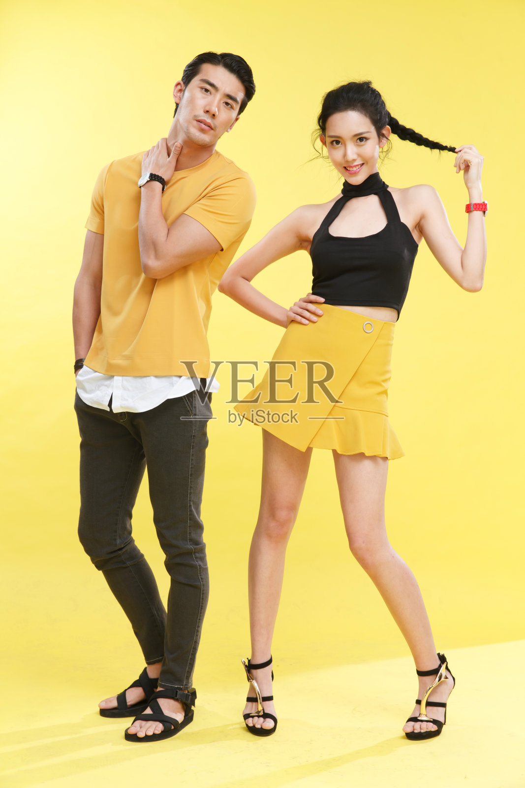 欢乐的青年情侣照片摄影图片