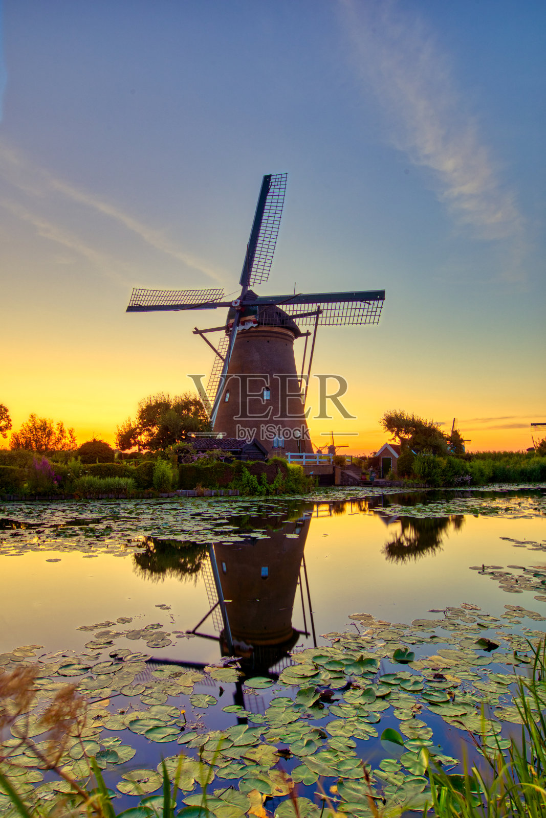 荷兰肯德代克日落时的传统风车照片摄影图片