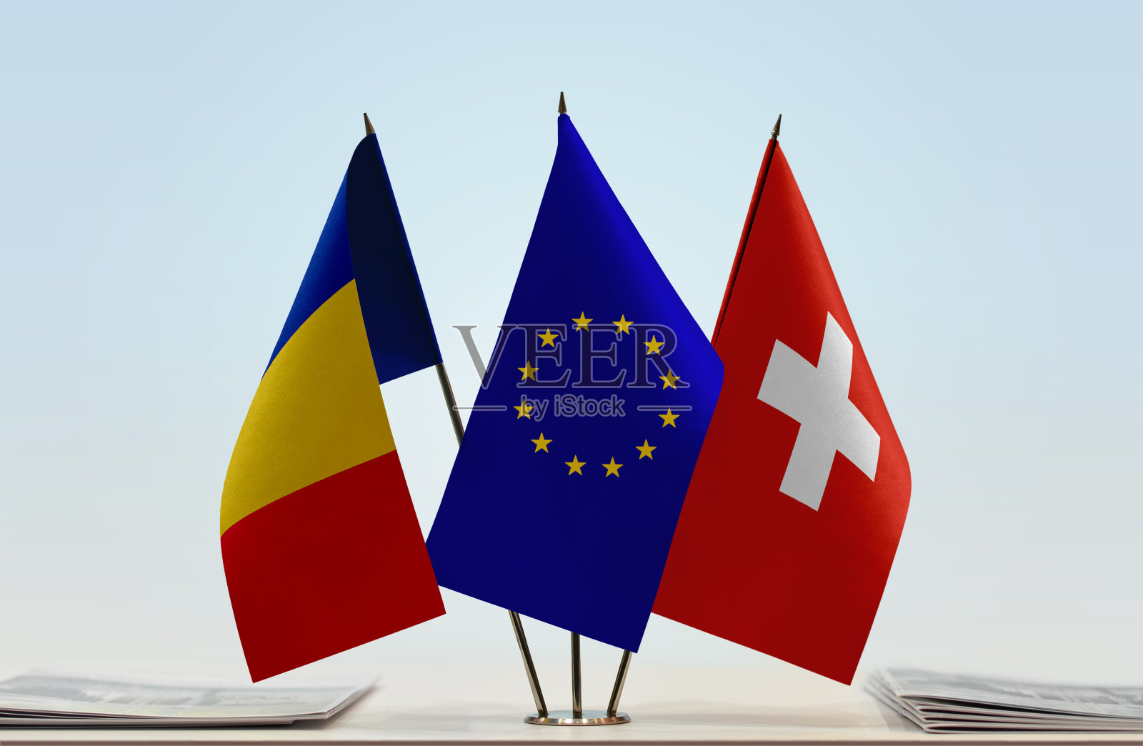罗马尼亚、欧盟和瑞士国旗照片摄影图片