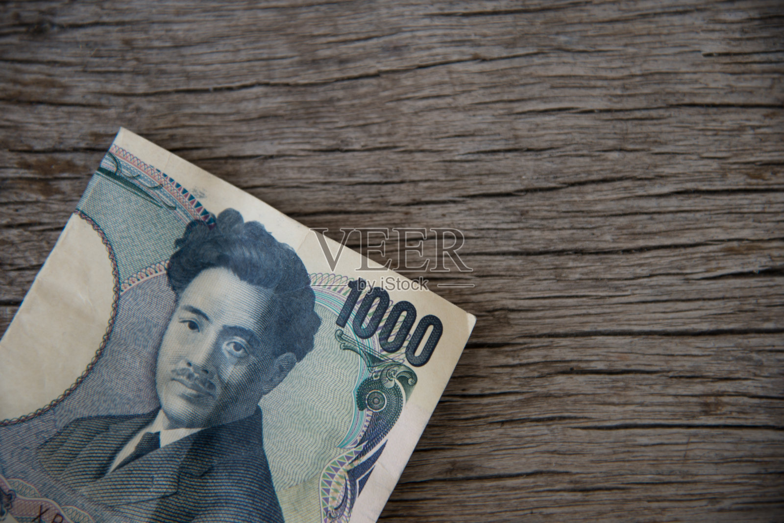 近距离观察日元钞票上的木纹。照片摄影图片