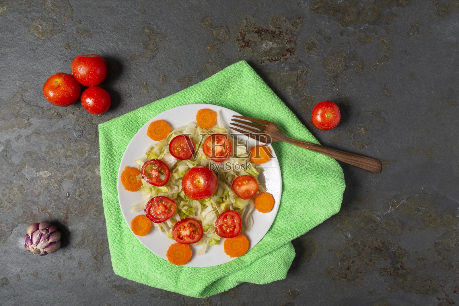 番茄樱桃生菜沙拉照片摄影图片