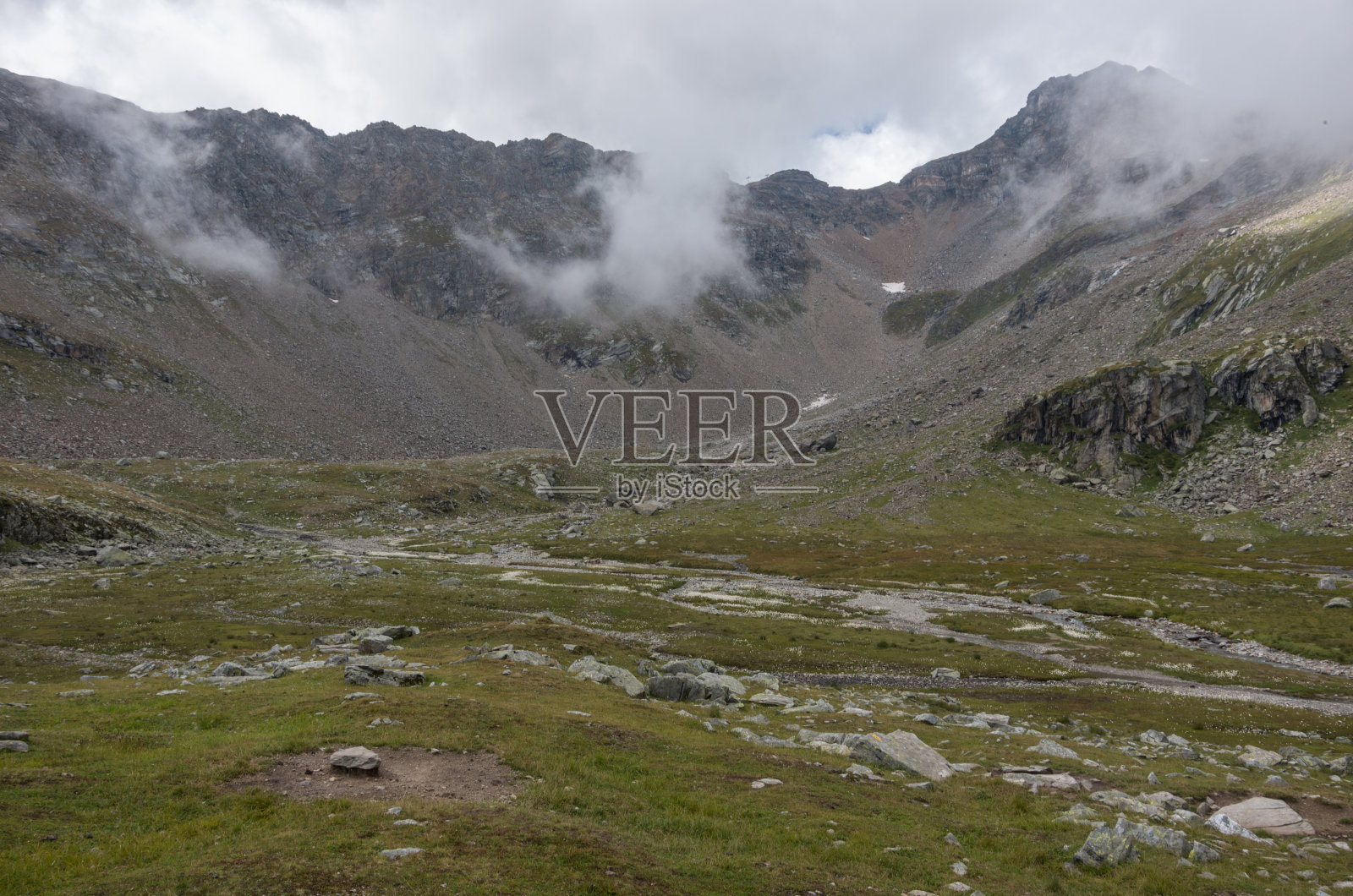 在蓬塔因德伦附近的蒙特罗莎山脉高地景观。Alagna Valsesia地区，意大利照片摄影图片