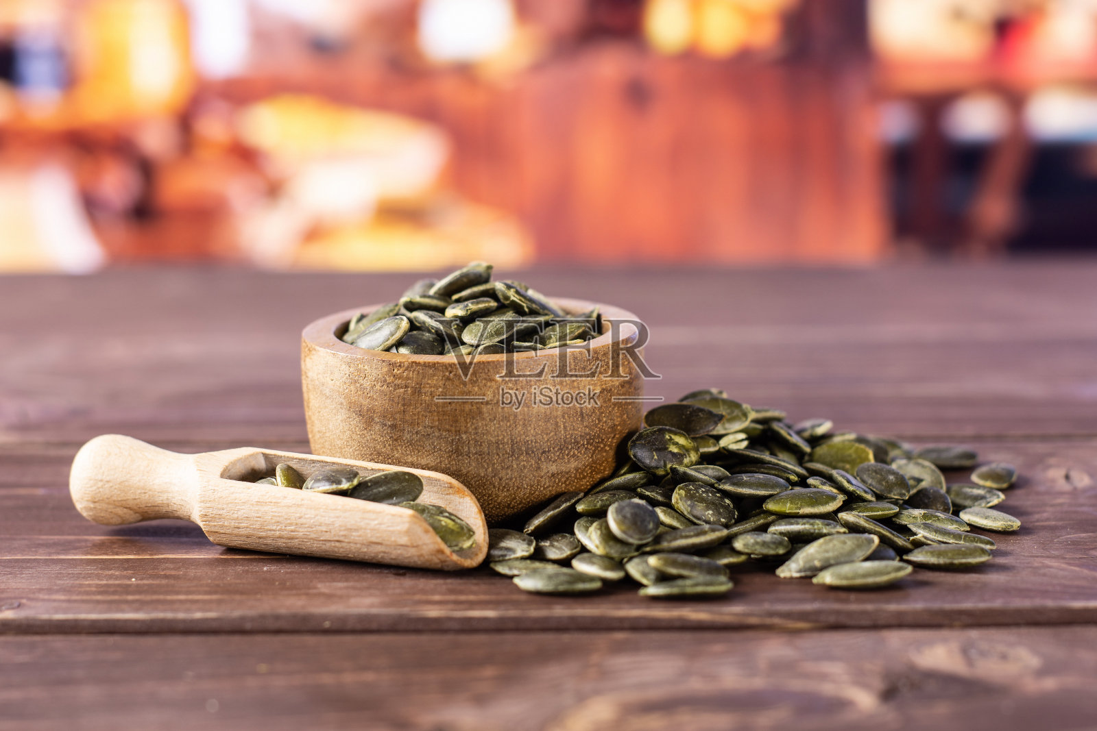 去壳的南瓜子，质朴的厨房照片摄影图片