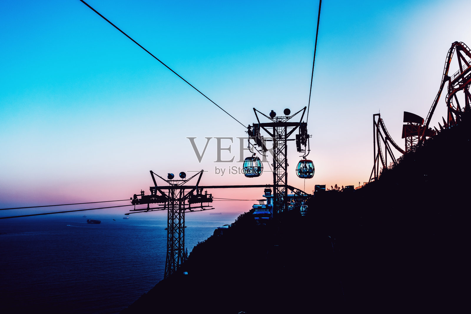 日落时的缆车照片摄影图片