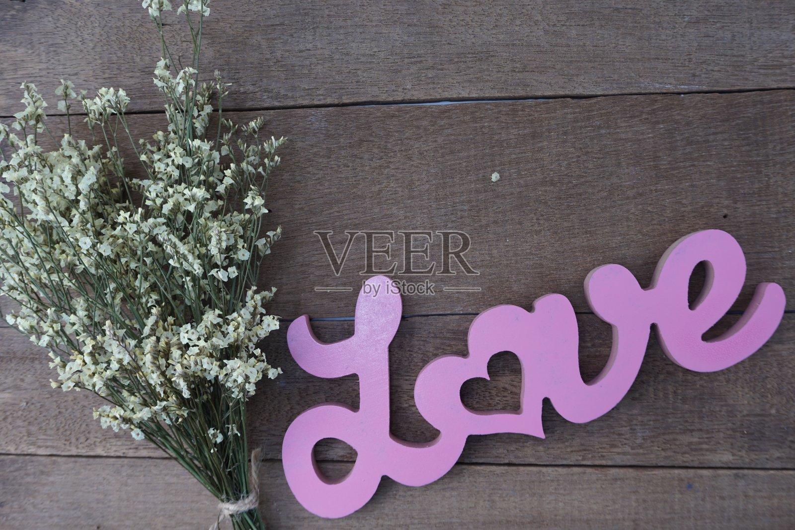 情人节背景字情书字母俯视图木制背景照片摄影图片