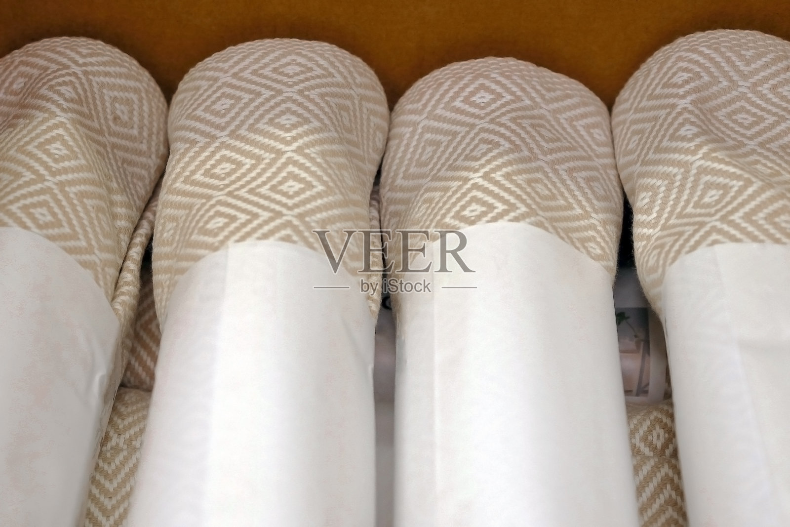 折叠的灰色棉餐巾孤立的白色背景俯视图照片摄影图片