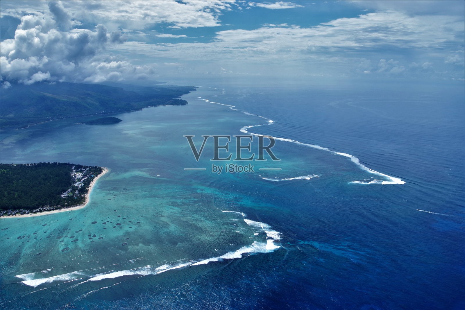 侵蚀和气候变化的行动-珊瑚礁和泻湖在毛里求斯西南部的勒莫恩照片摄影图片