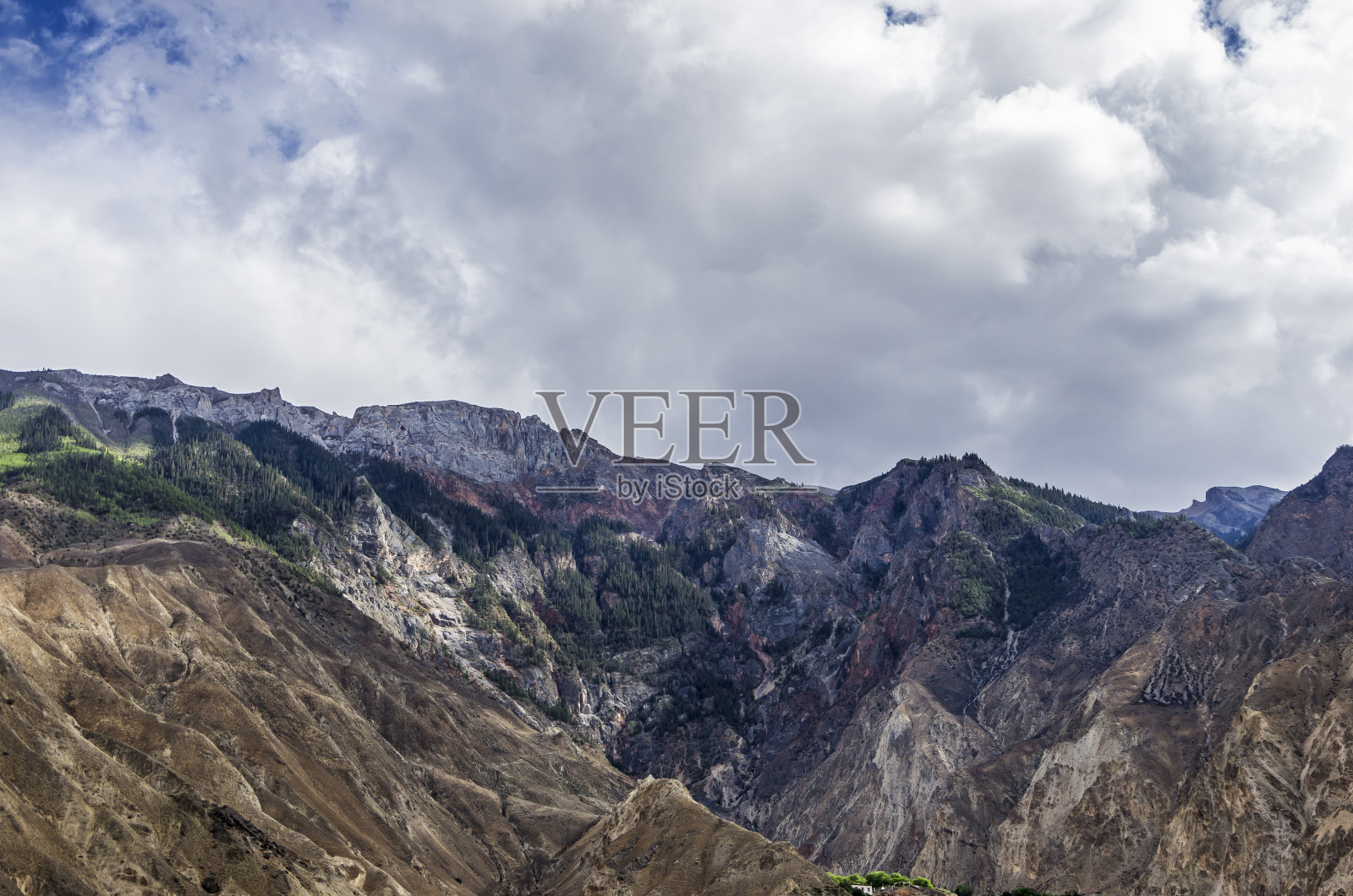 沙漠中的山脉照片摄影图片