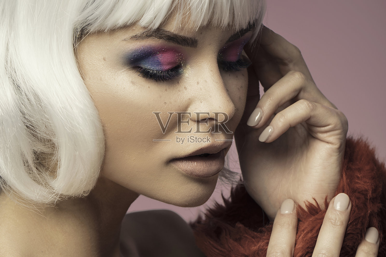 美女写真，浓妆艳抹的女人。照片摄影图片