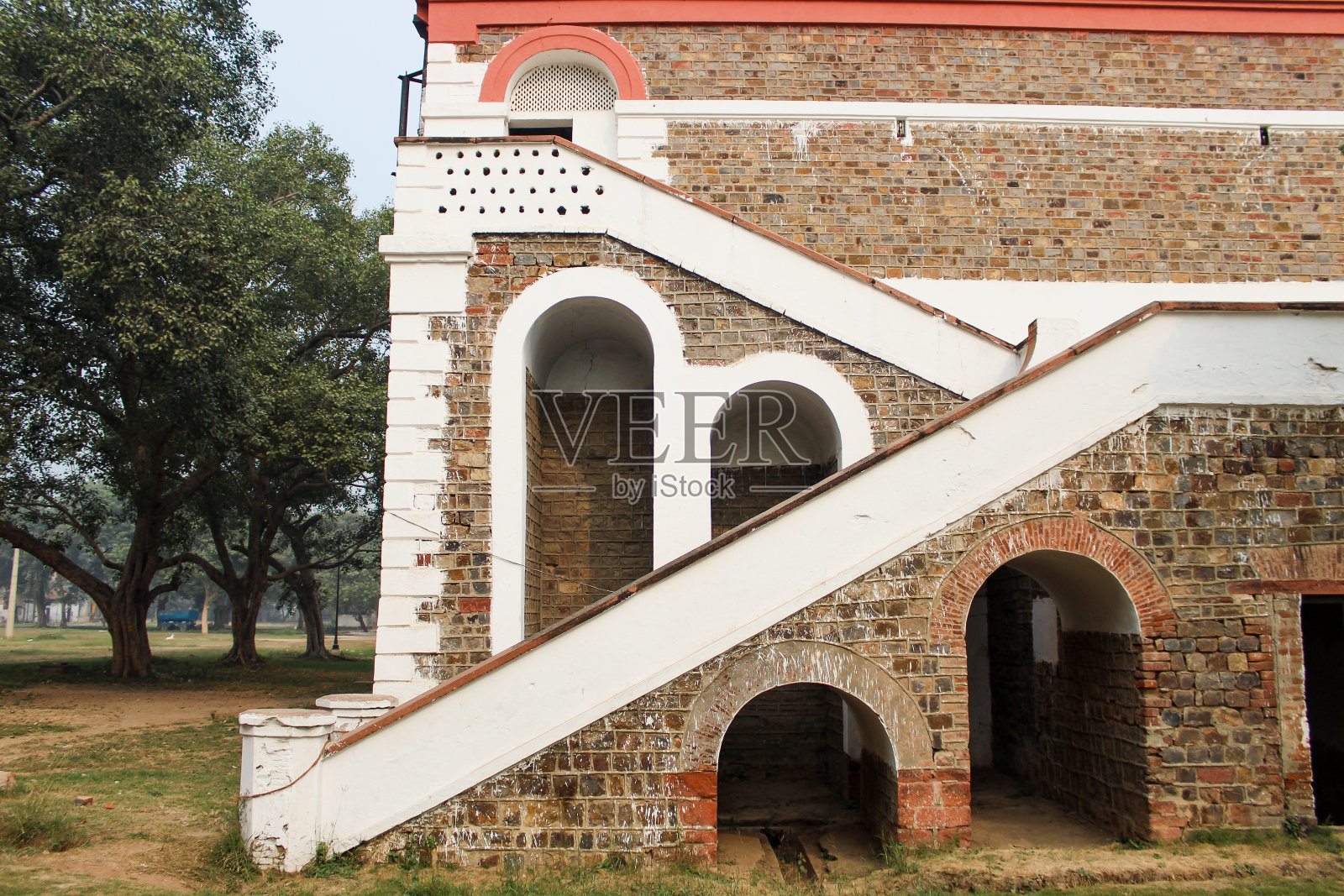 大楼外的楼梯。照片摄影图片