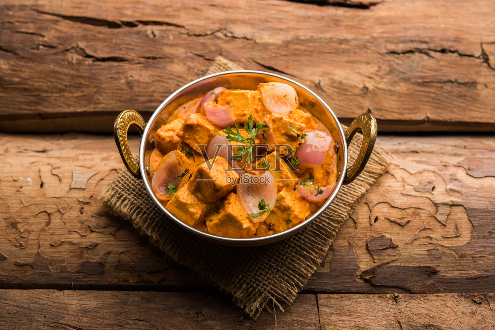 Pyaza奶酪是一种受欢迎的旁遮普素食食谱，使用的是在肉汁中加入大量的白软干酪和洋葱照片摄影图片