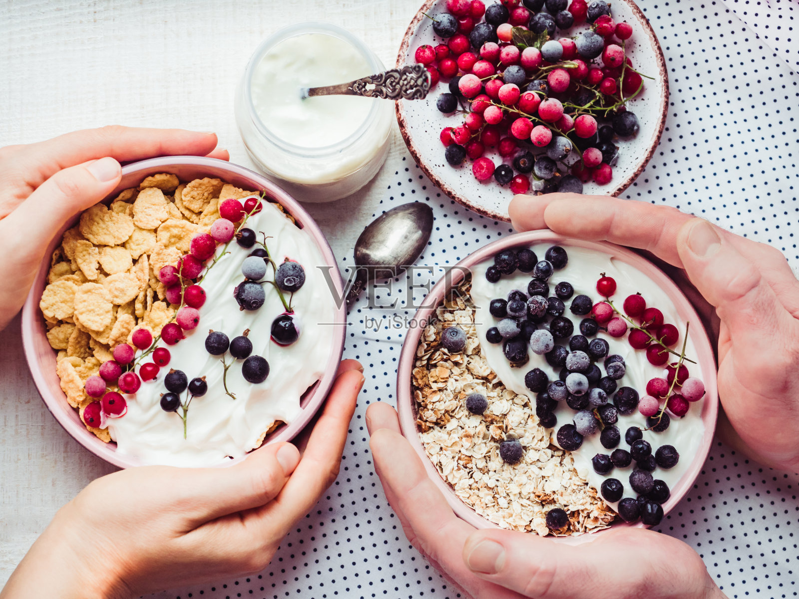 为所爱的人准备节日健康的早餐照片摄影图片