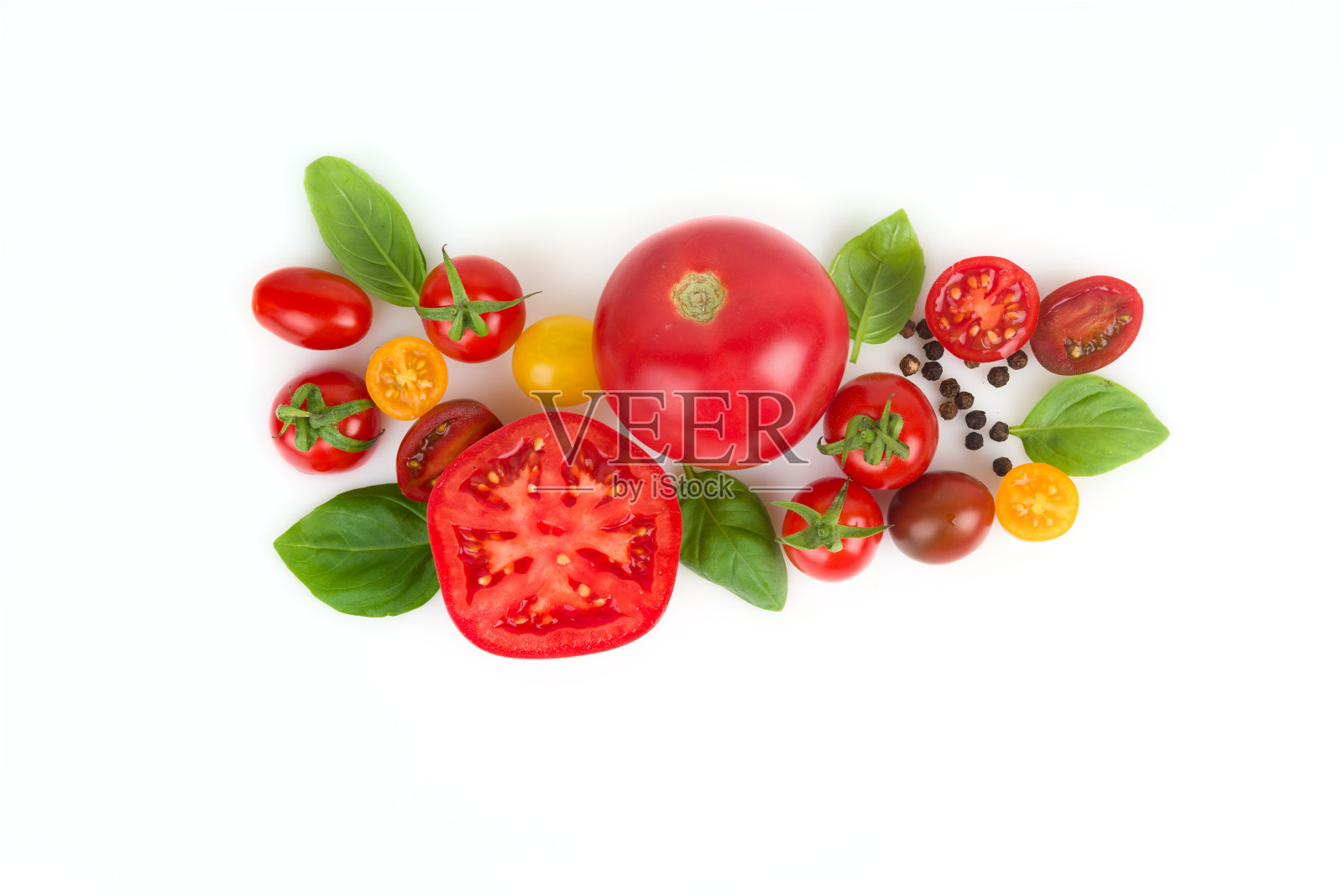 面食烹饪。新鲜的原料，简单的意大利面食谱，西红柿和橄榄。照片摄影图片