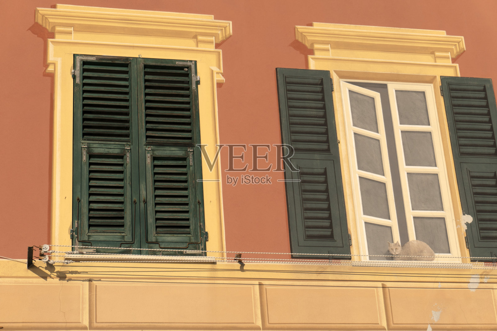 意大利利古里亚卡莫格利风景如画的渔村粉刷房屋照片摄影图片