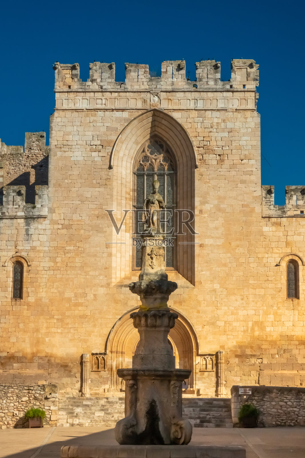 圣玛丽亚修道院，西班牙加泰罗尼亚艾瓜穆尔西亚的西多会修道院。根据严格的西多会原则建造于公元前12世纪，包括一座教堂，一座回廊，一所教堂和宿舍照片摄影图片