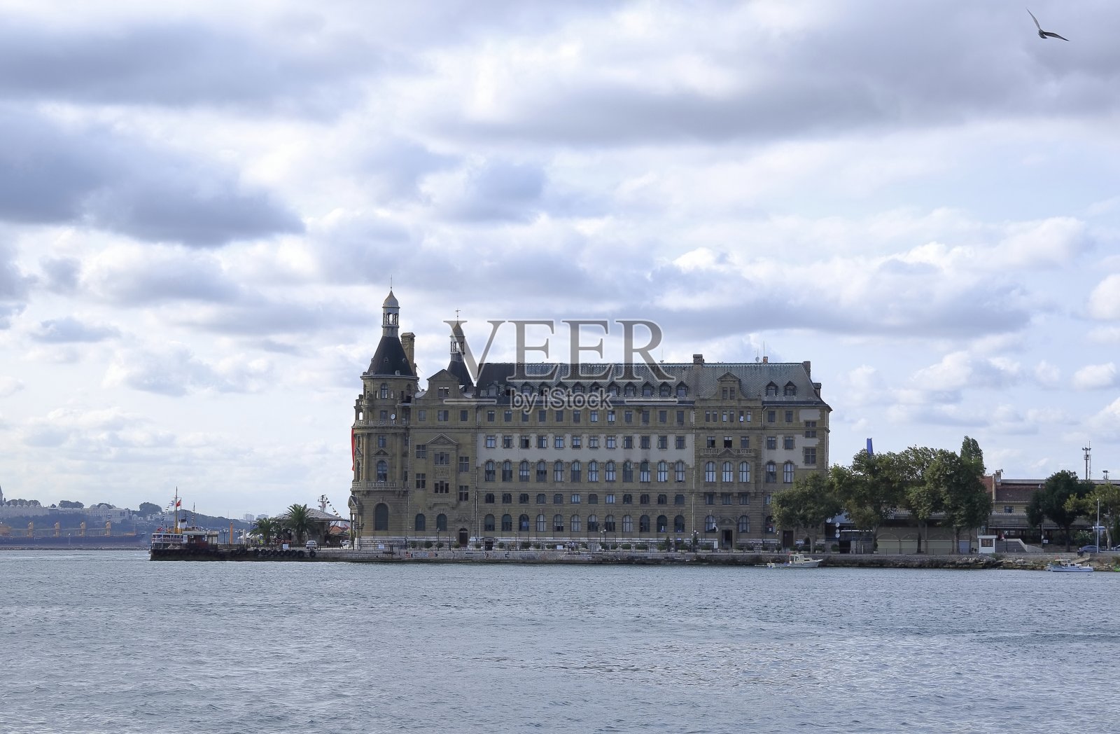 历史上的Haydarpaşa伊斯坦布尔火车站。照片摄影图片