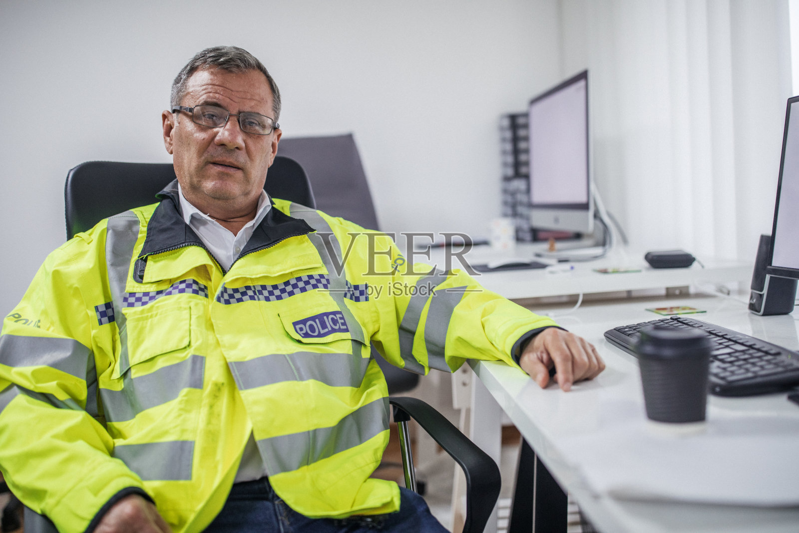 英国警官肖像照片摄影图片