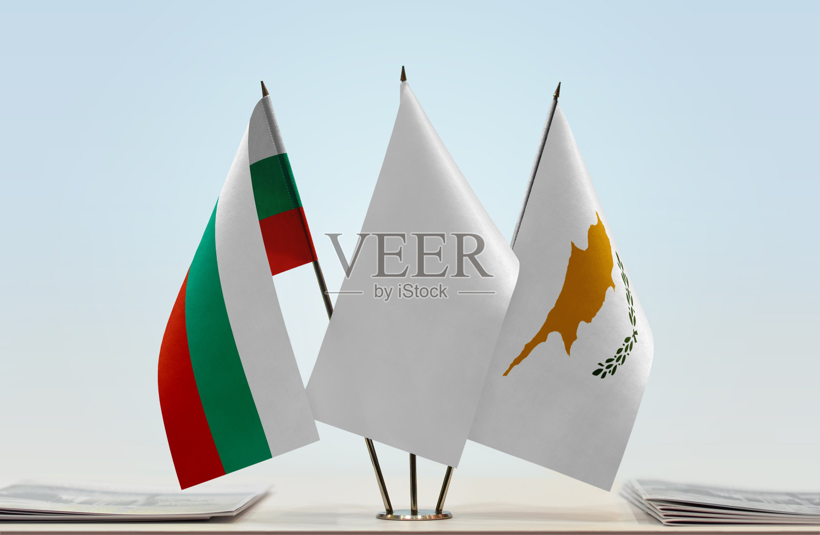 保加利亚和塞浦路斯国旗照片摄影图片