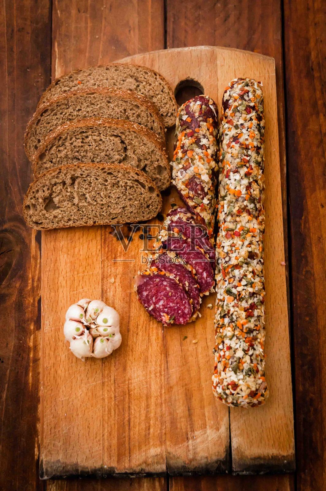 烤香肠，熏香肠，照片摄影图片