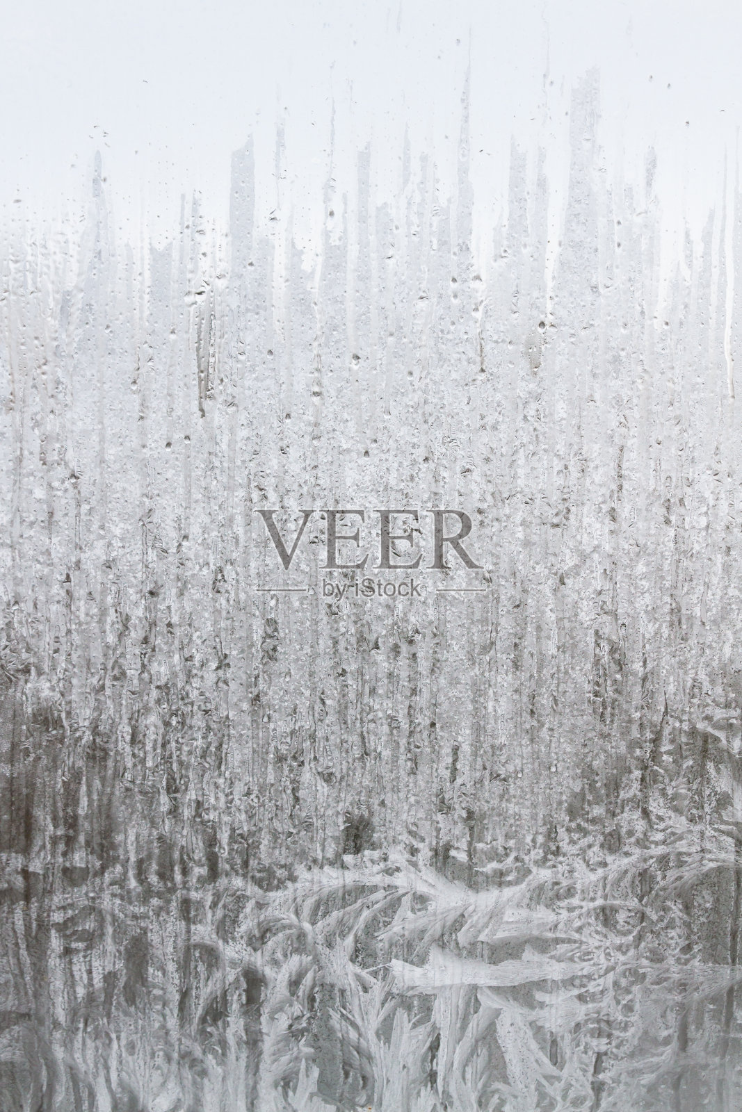 清晨冰冻的冰盒上的霜冻图案照片摄影图片