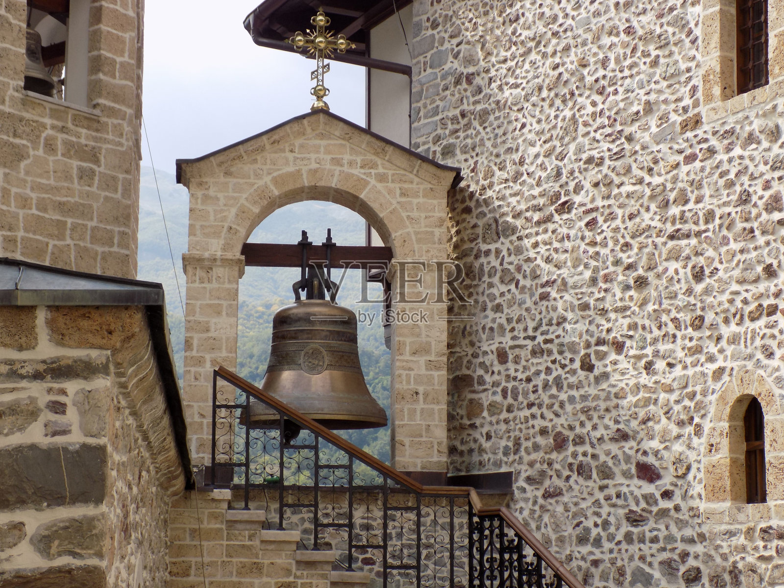 修道院钟楼里的教堂钟声照片摄影图片