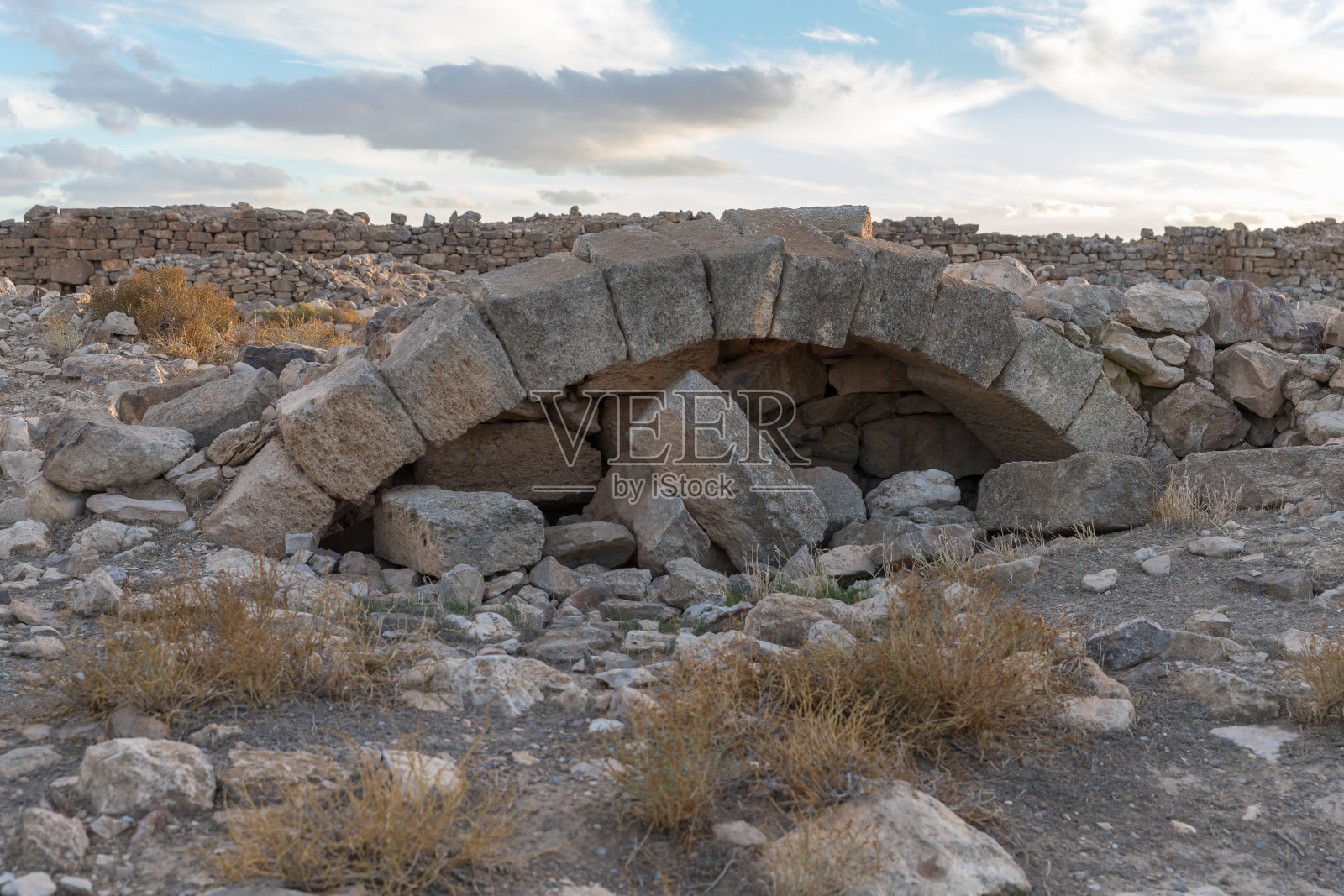约旦马达巴市附近的乌姆赖萨斯考古遗址照片摄影图片