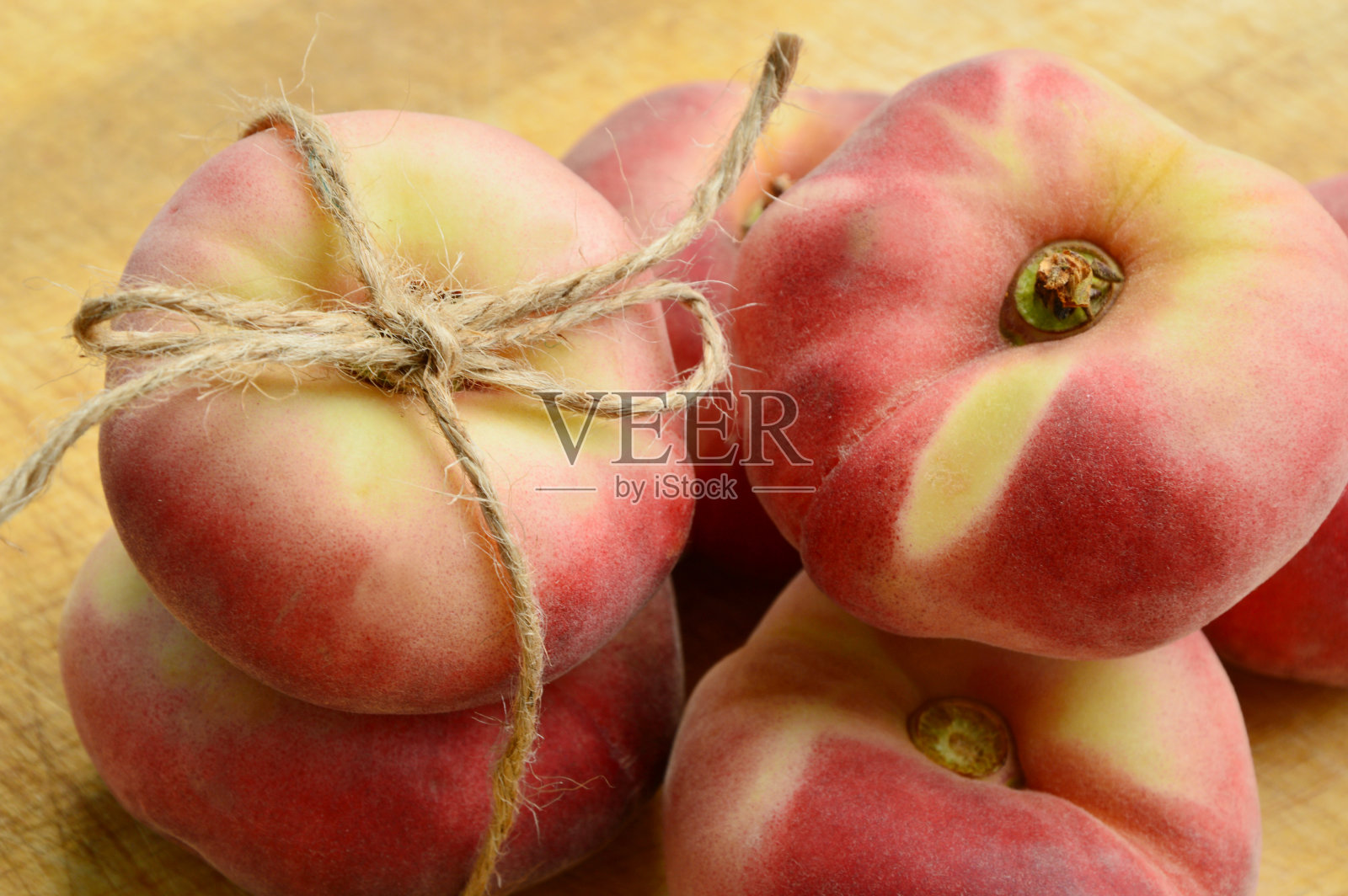 甜甜圈桃子照片摄影图片