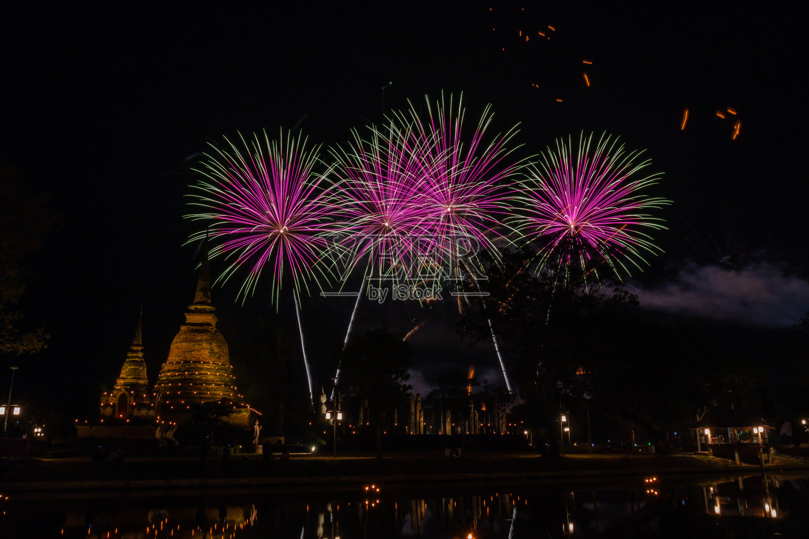 泰国北部素可泰省的消防工作正在进行照片摄影图片