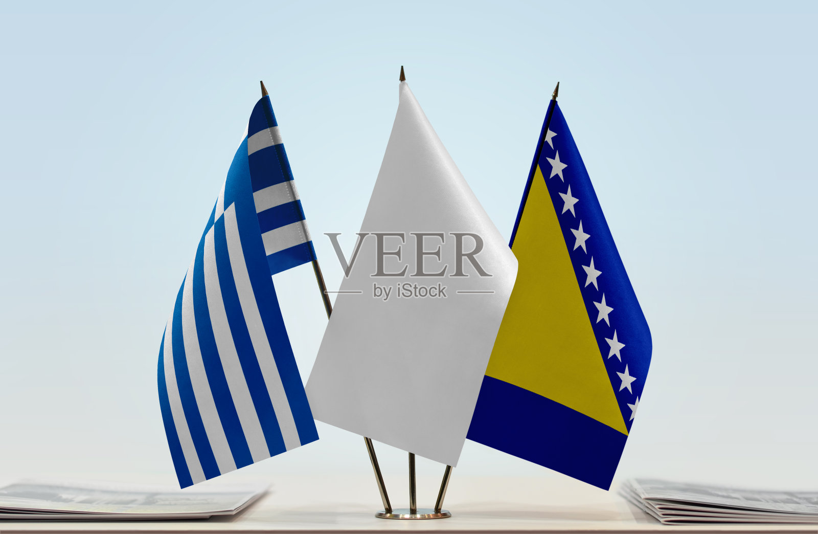 希腊和波斯尼亚-黑塞哥维那的国旗照片摄影图片