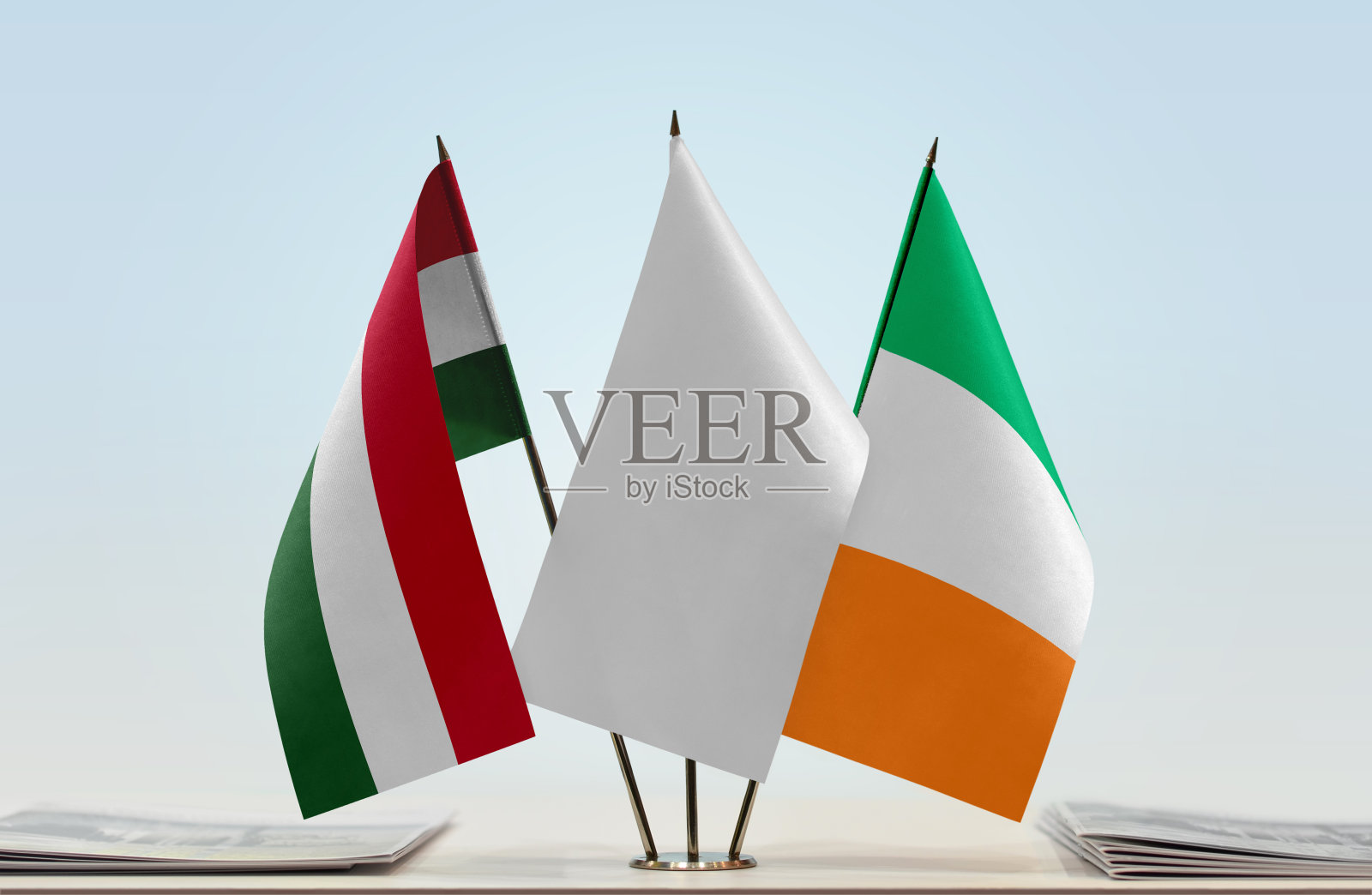 匈牙利和爱尔兰的国旗照片摄影图片