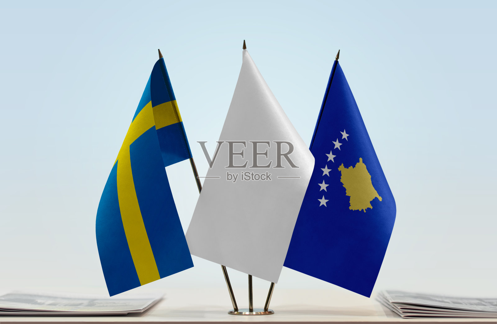 瑞典和科索沃的国旗照片摄影图片