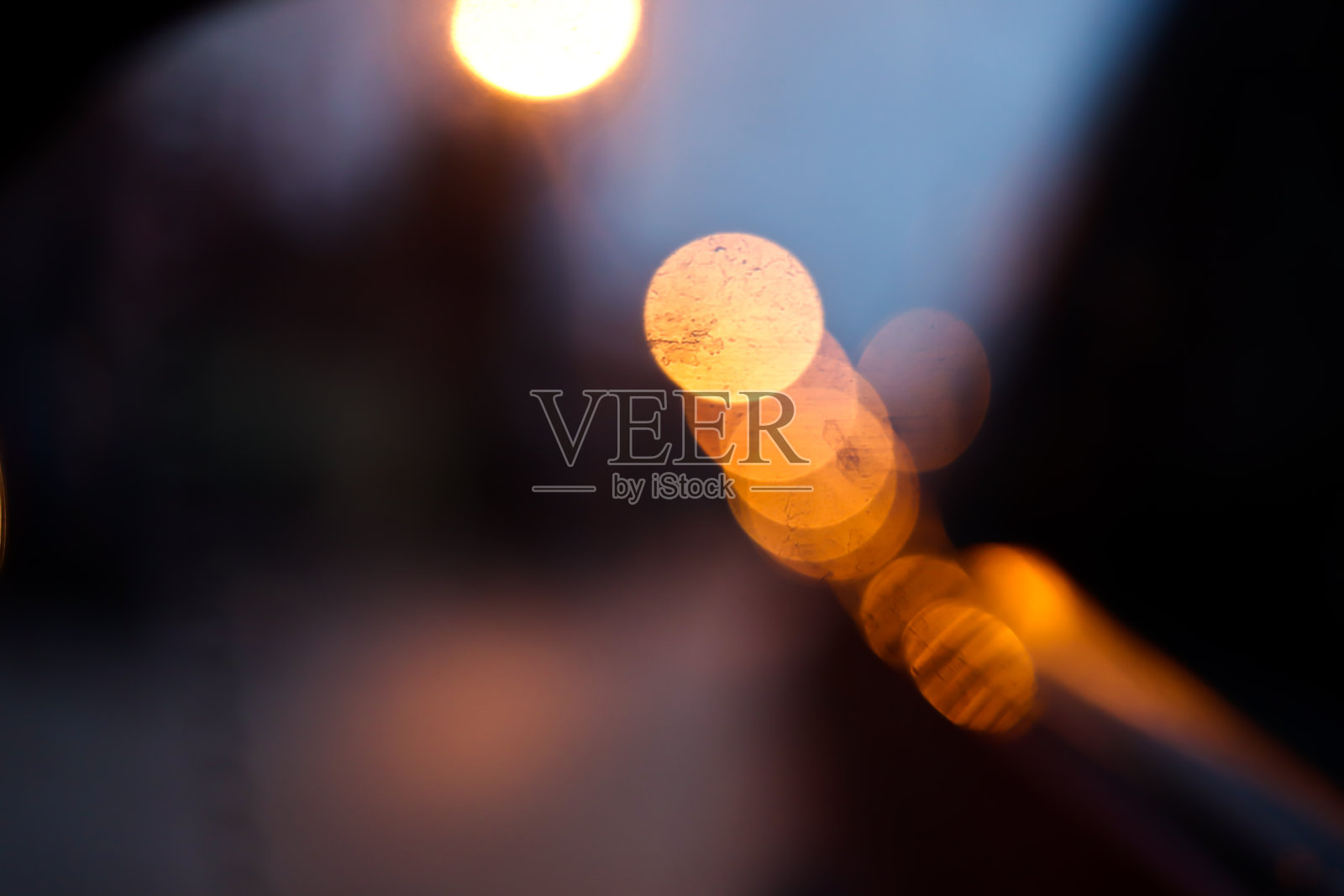 城市交通灯抽象出模糊的圆圈照片摄影图片