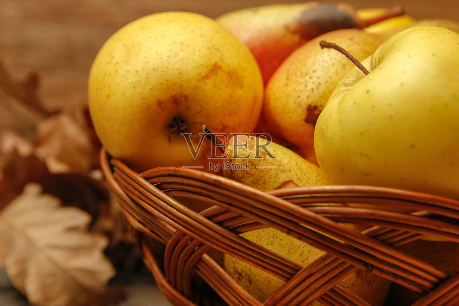 新鲜的生有机梨和苹果照片摄影图片