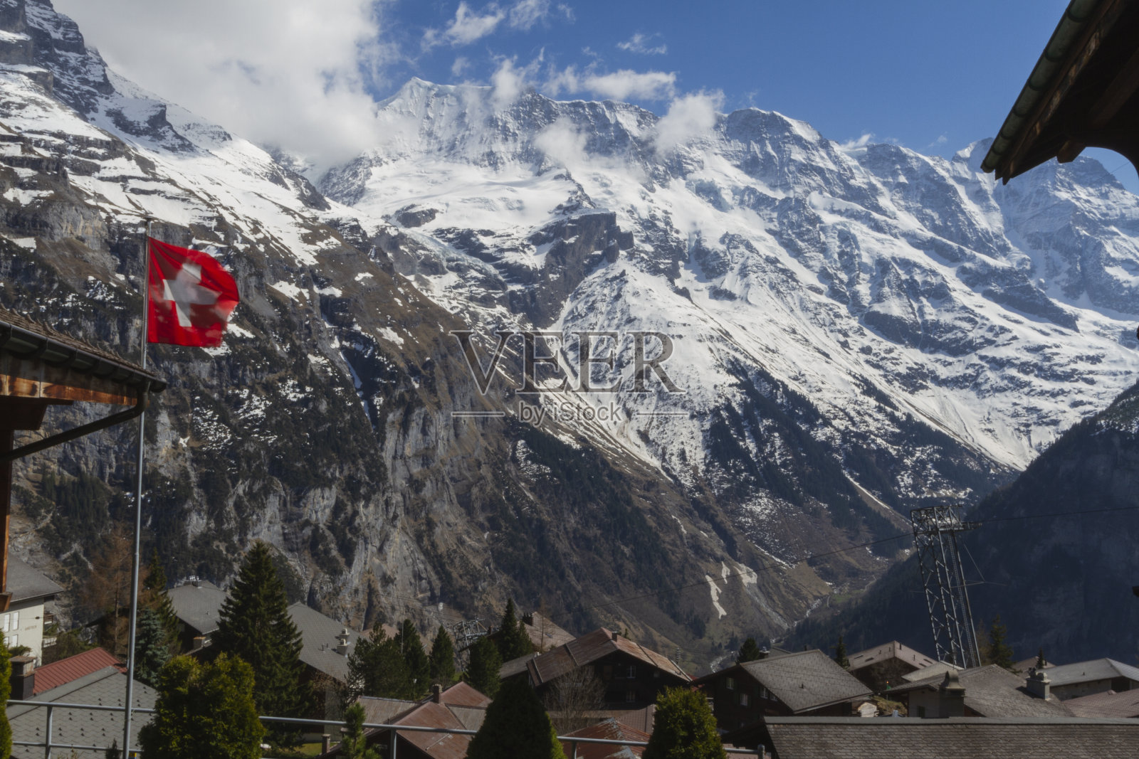 环境和山谷因特拉肯，瑞士。照片摄影图片
