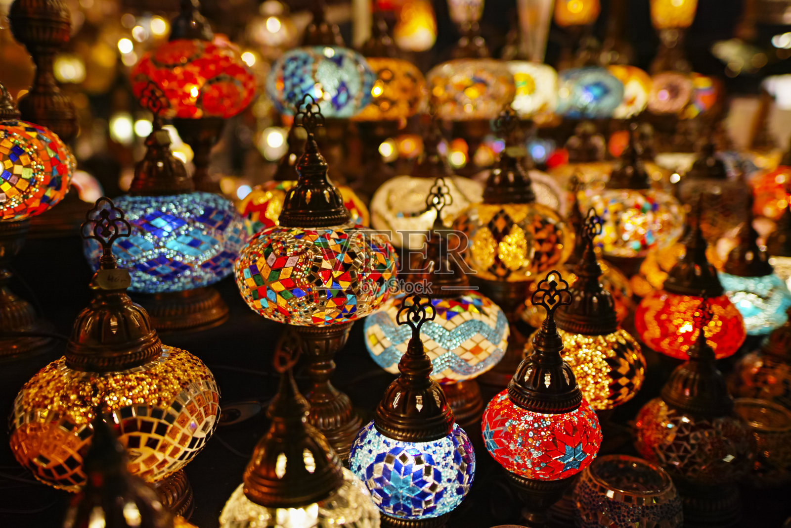 市场上的土耳其灯照片摄影图片