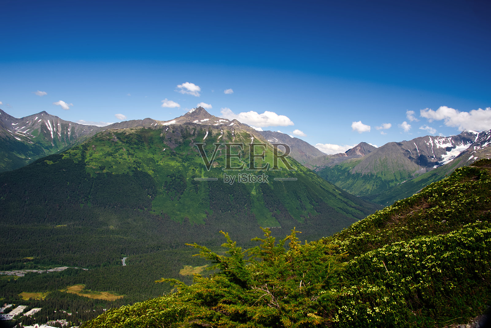 蓝天下的山景照片摄影图片