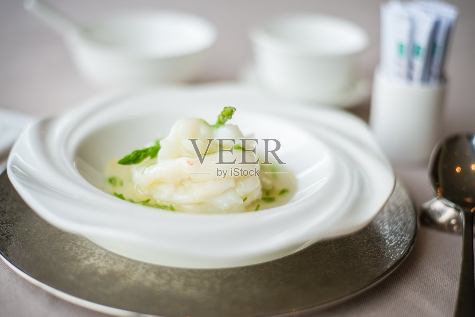 清汤清汤葱蒸大虾照片摄影图片