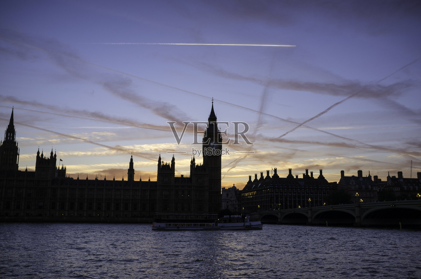 黄昏时的威斯敏斯特宫照片摄影图片