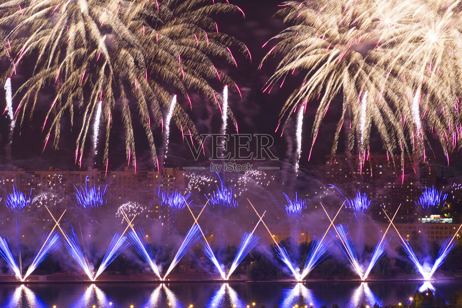 莫斯科日落后美丽的烟花照片摄影图片