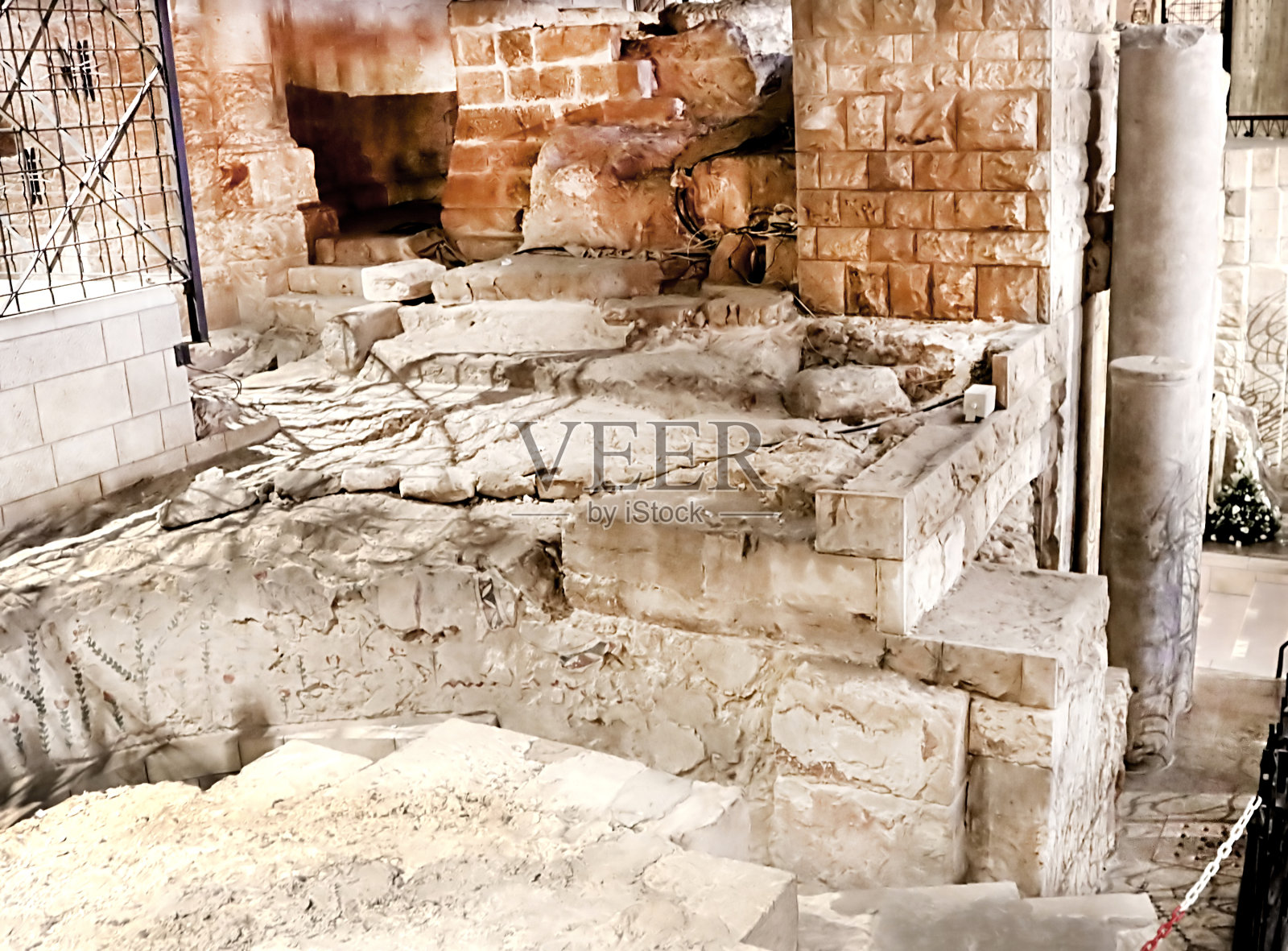 以色列拿撒勒圣母领报大殿下层的石头照片摄影图片