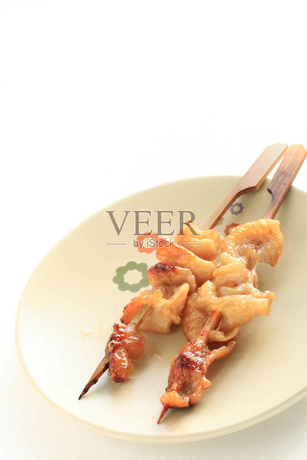 日本料理，鸡皮烧鸡照片摄影图片