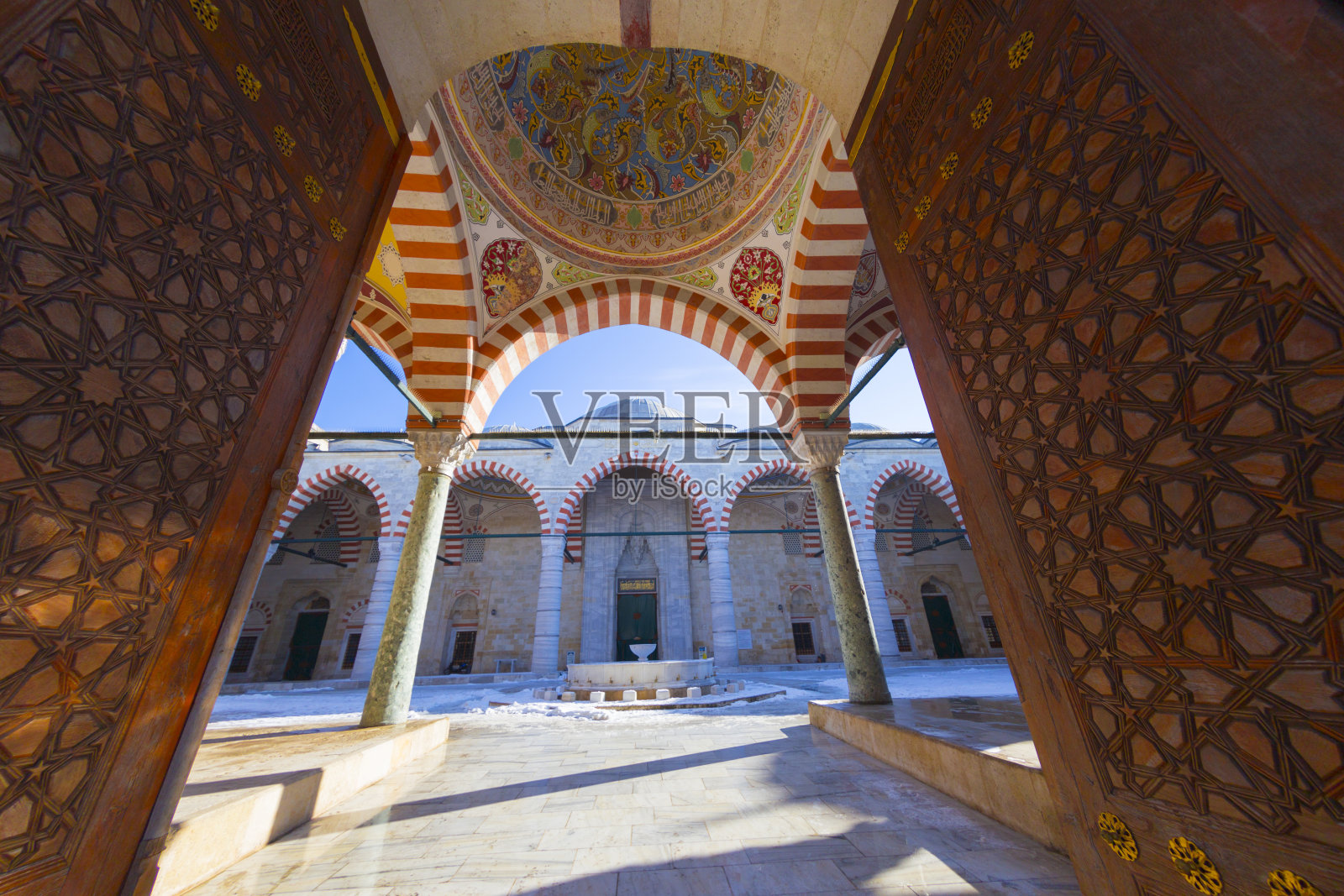 土耳其东色雷斯Edirne市中心的Uc Serefeli清真寺。照片摄影图片