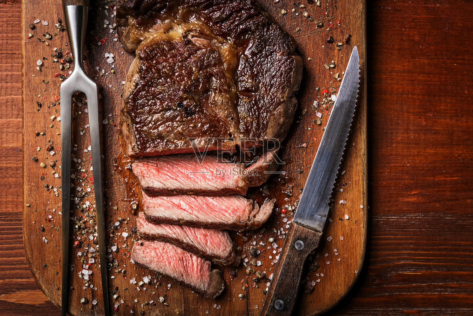 有大理石花纹的肋比牛排照片摄影图片