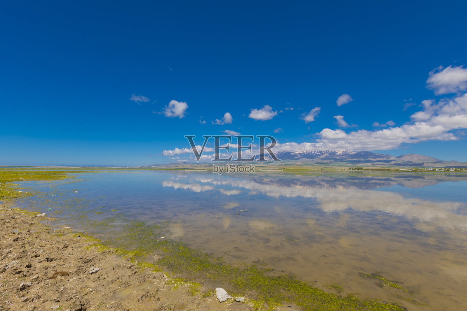 Adilcevaz湖和村庄照片摄影图片