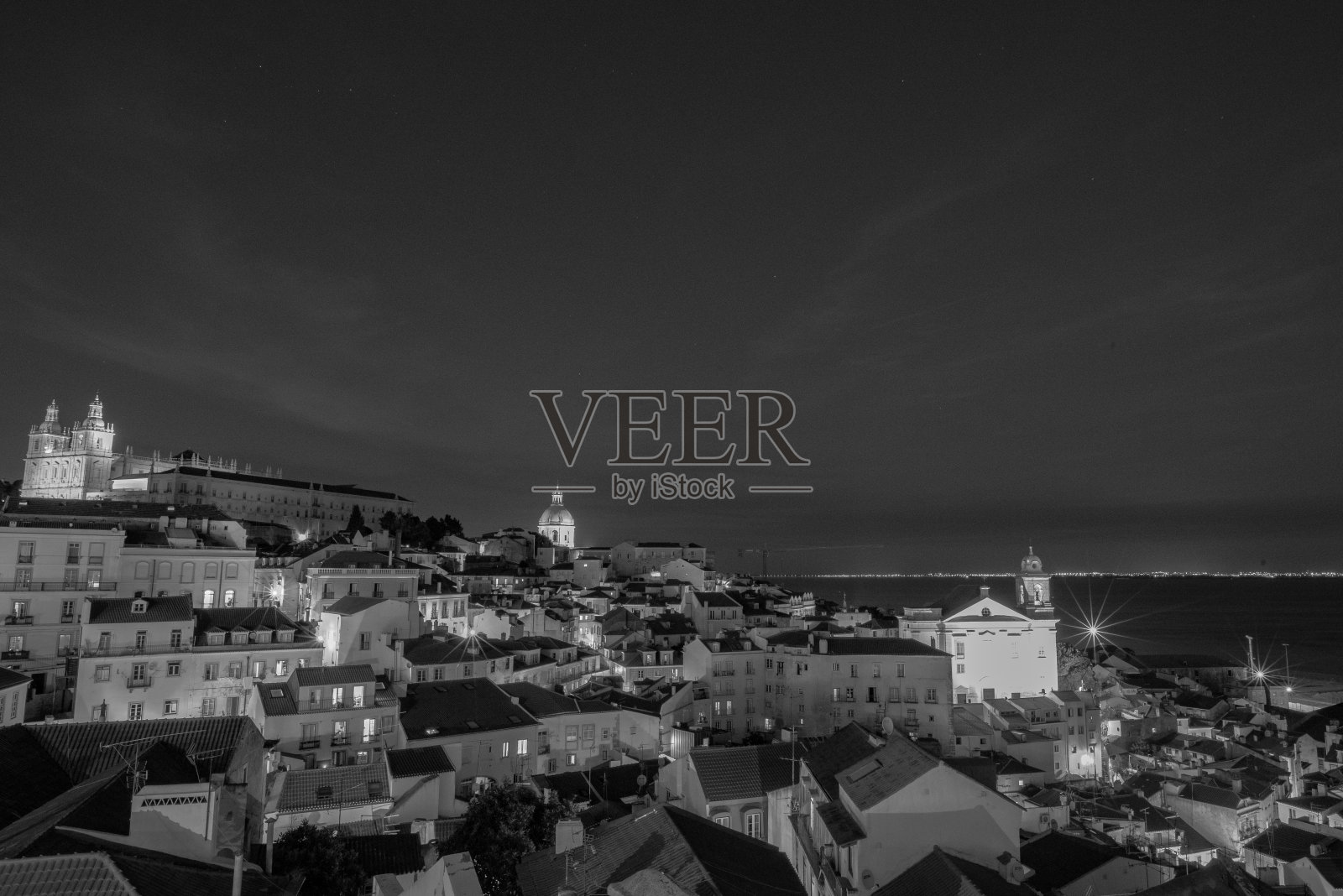 (sepia)葡萄牙里斯本，阿尔法玛的天际线，这座城市最古老的地区。照片摄影图片