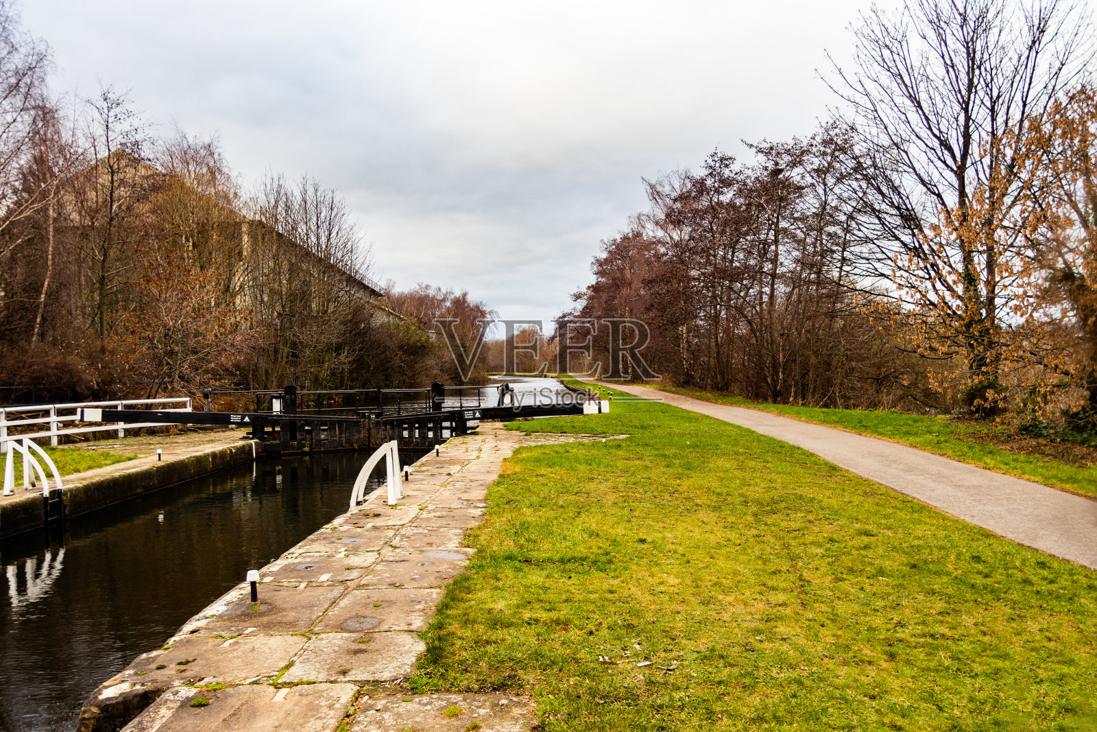 利兹到利物浦运河船闸照片摄影图片