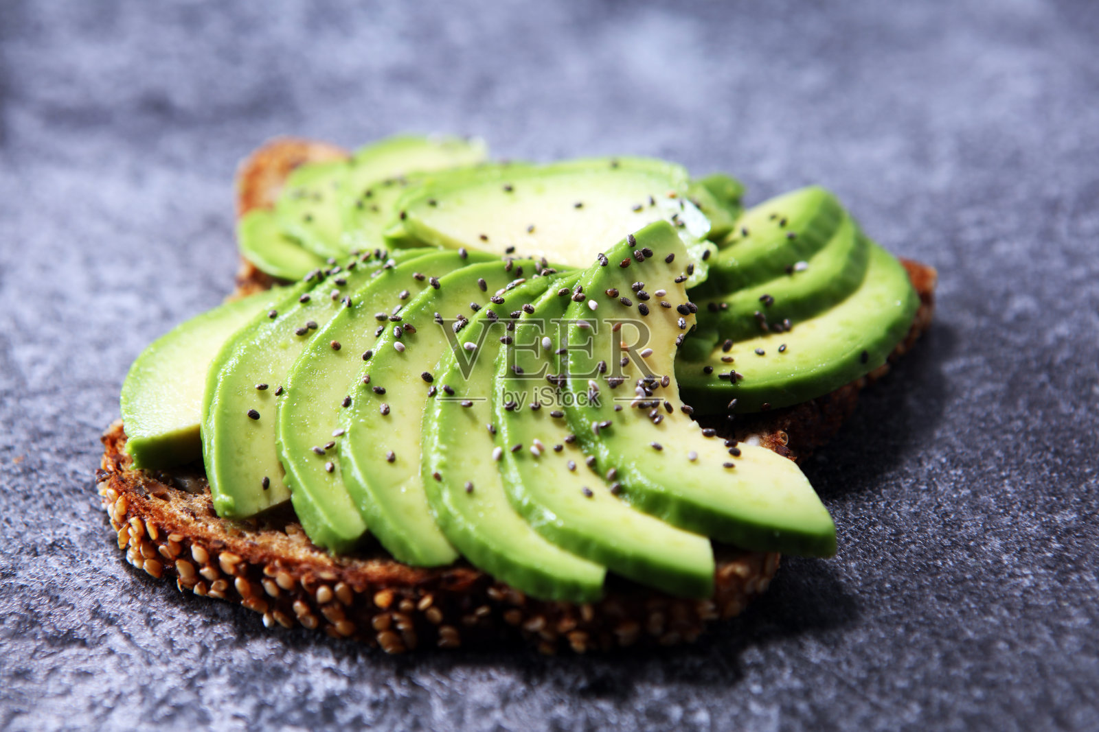 三明治加鳄梨-健康早餐的概念照片摄影图片