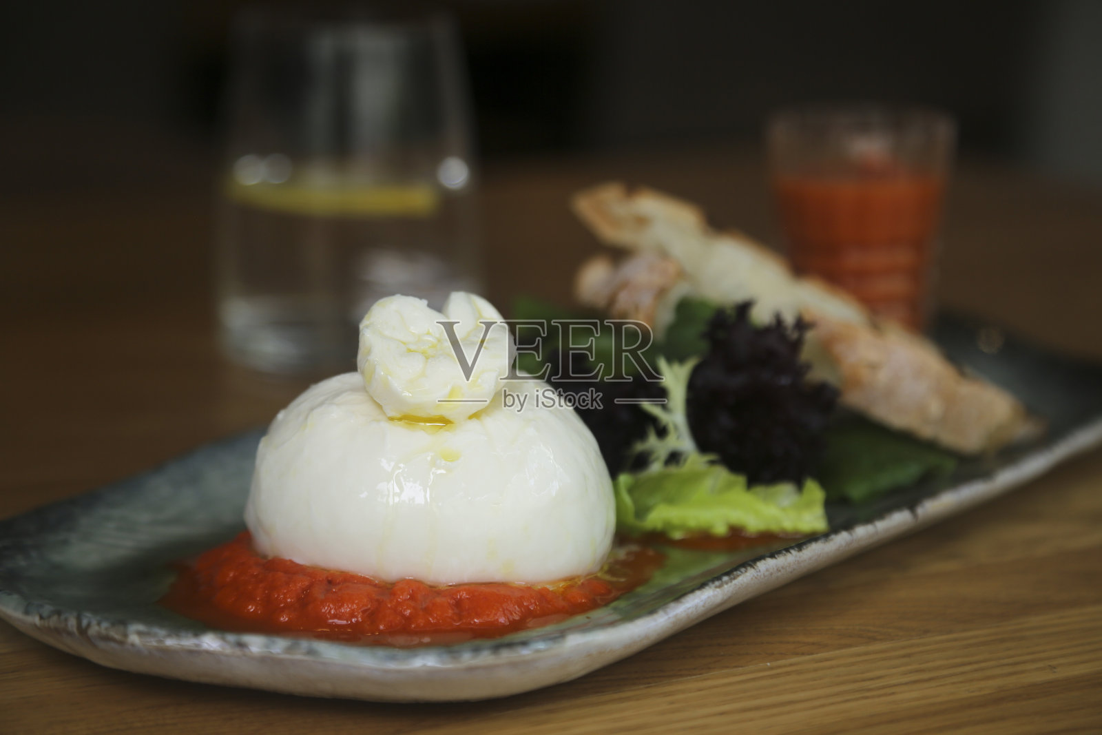 意大利burrata奶酪照片摄影图片