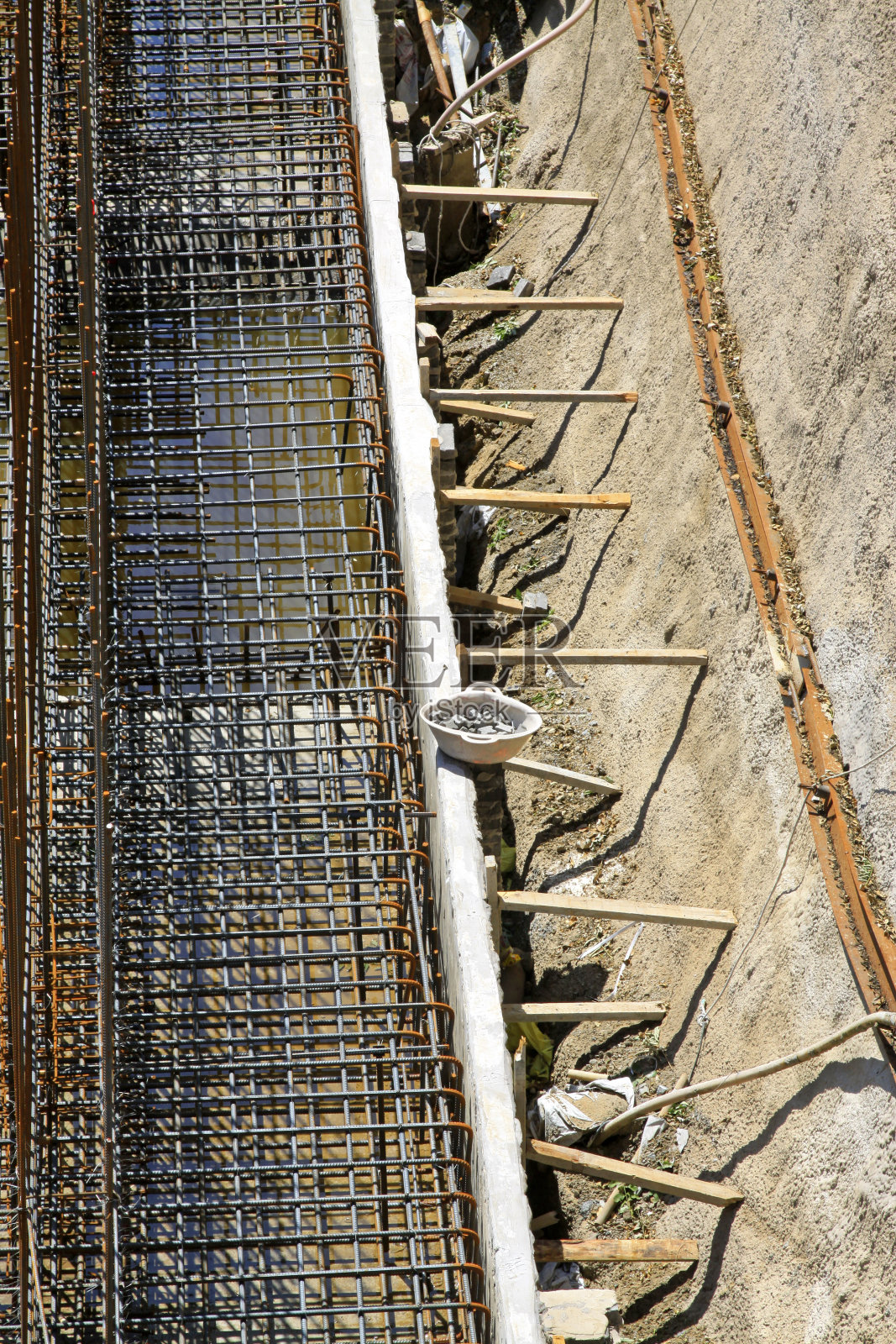 螺纹钢筋框架，在施工现场照片摄影图片