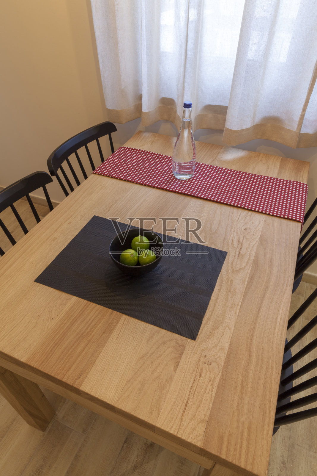 木制的桌子照片摄影图片